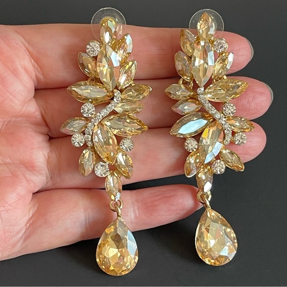 Jewelry - Gold Crystal Drop Earrings.